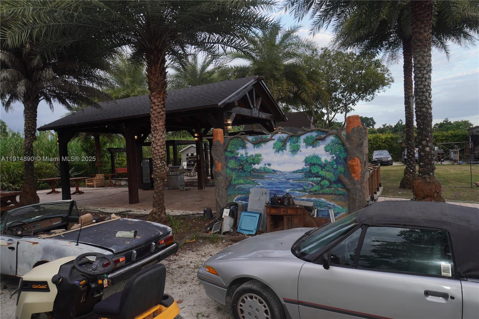 See details / sq. ft. $ 2025-11-16 0 Photo