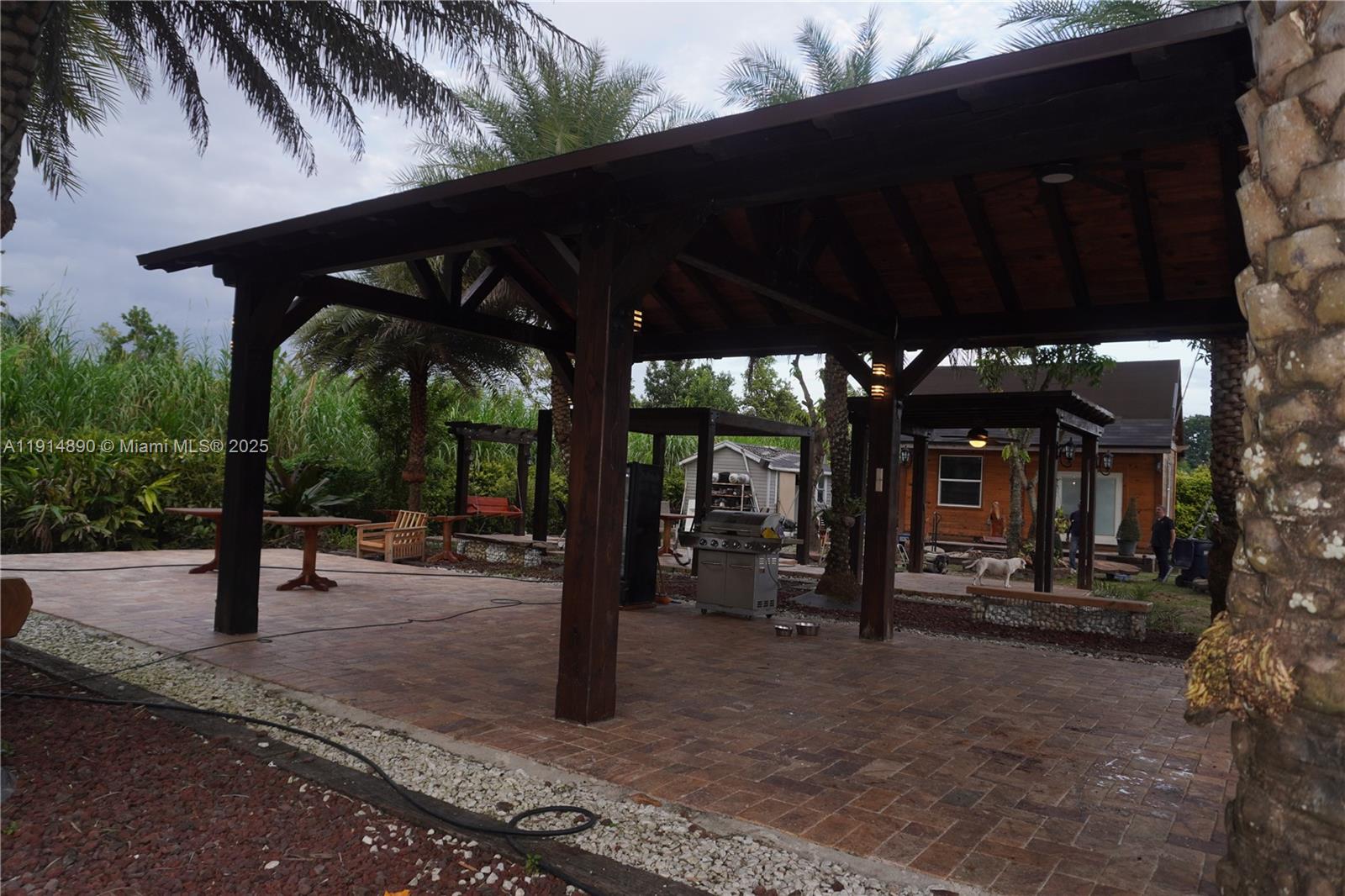 See details / sq. ft. $ 2025-11-16 0 Photo