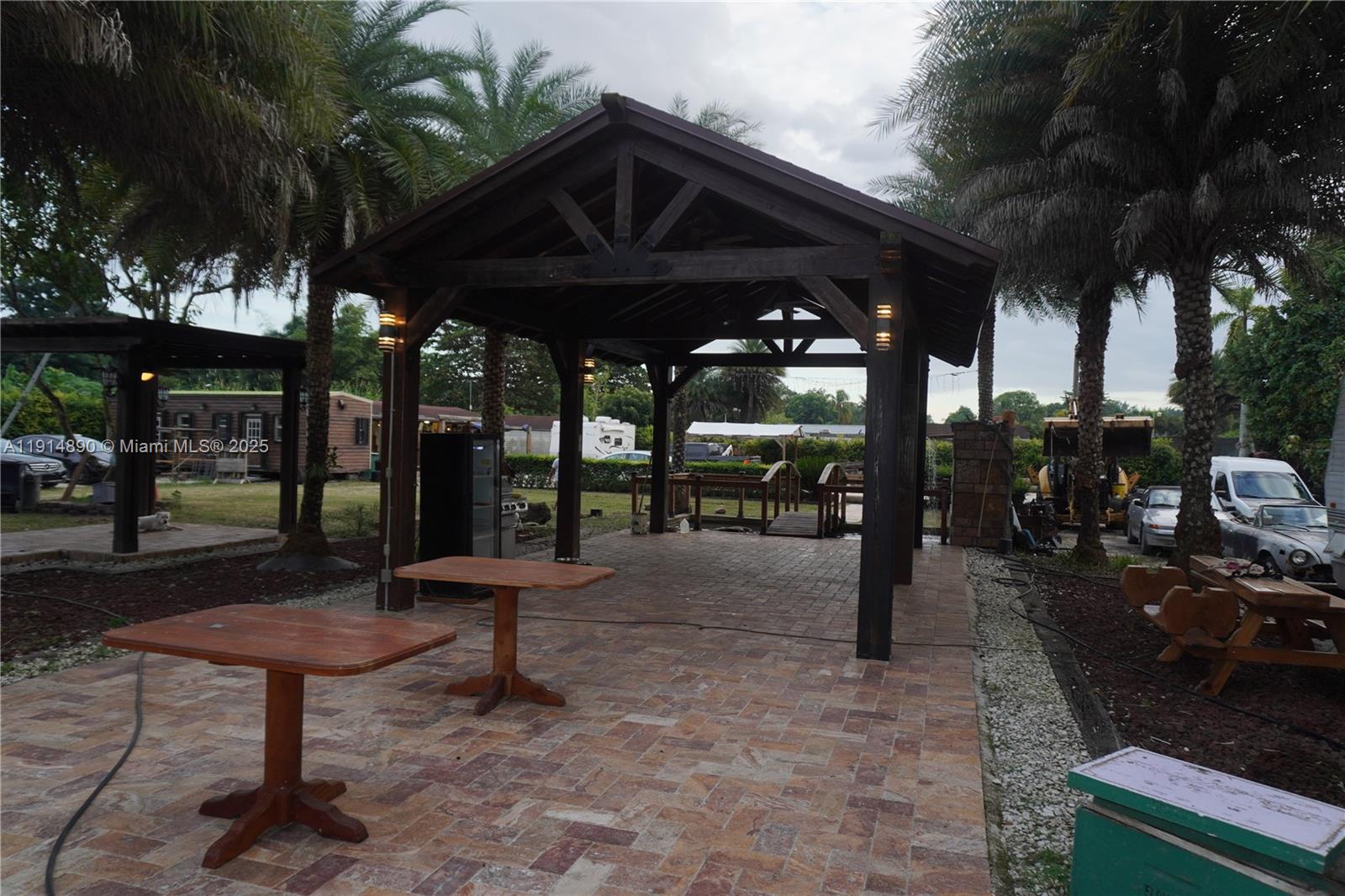 See details / sq. ft. $ 2025-11-16 0 Photo