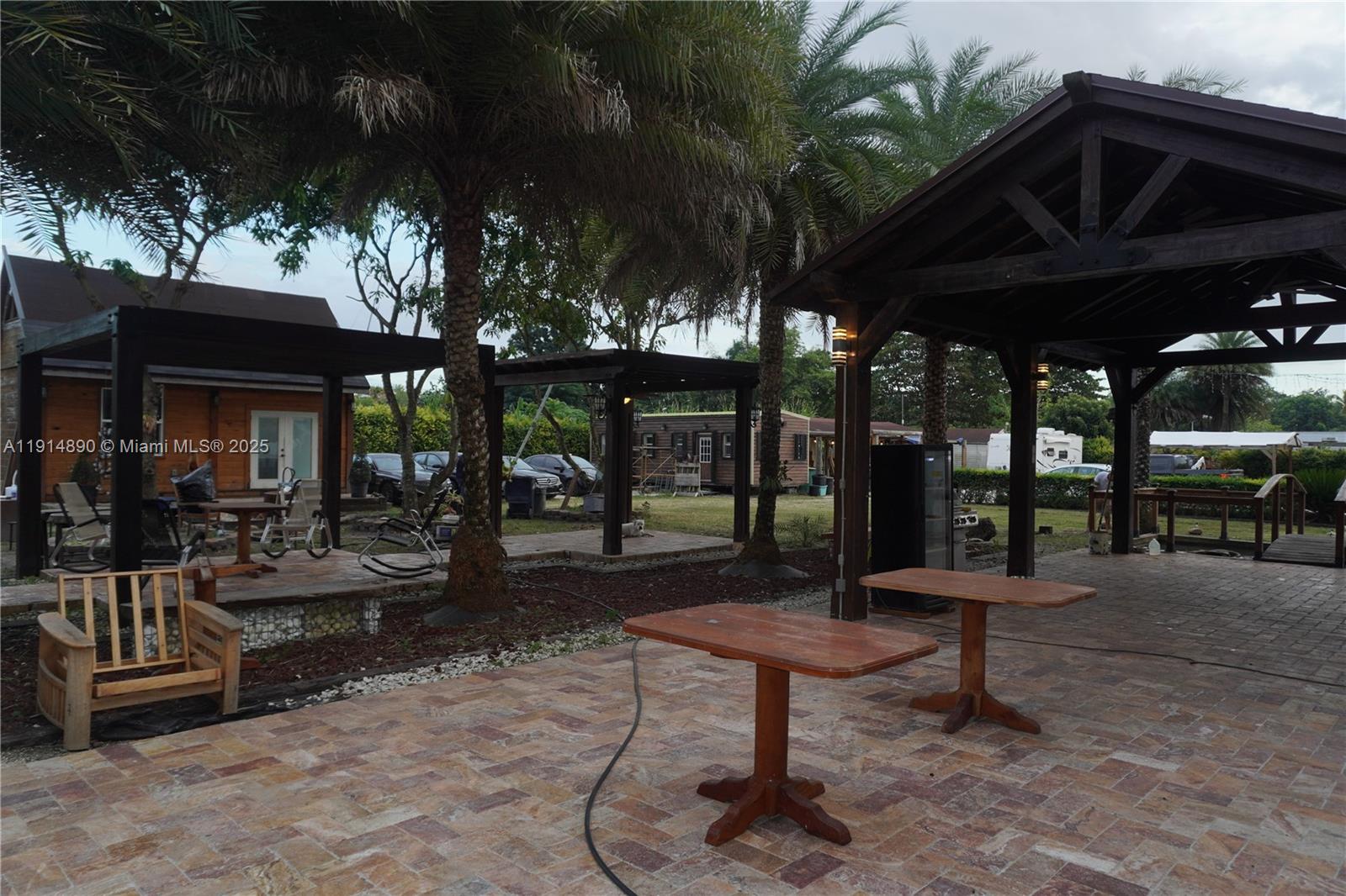 See details / sq. ft. $ 2025-11-16 0 Photo