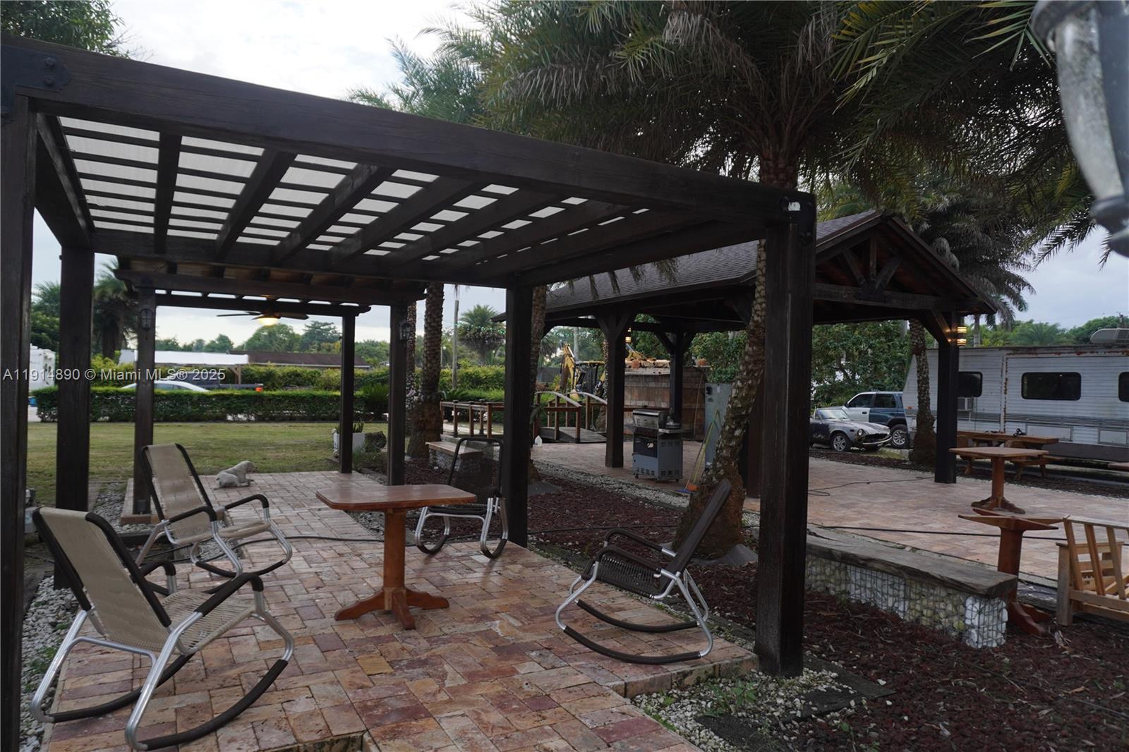 See details / sq. ft. $ 2025-11-16 0 Photo