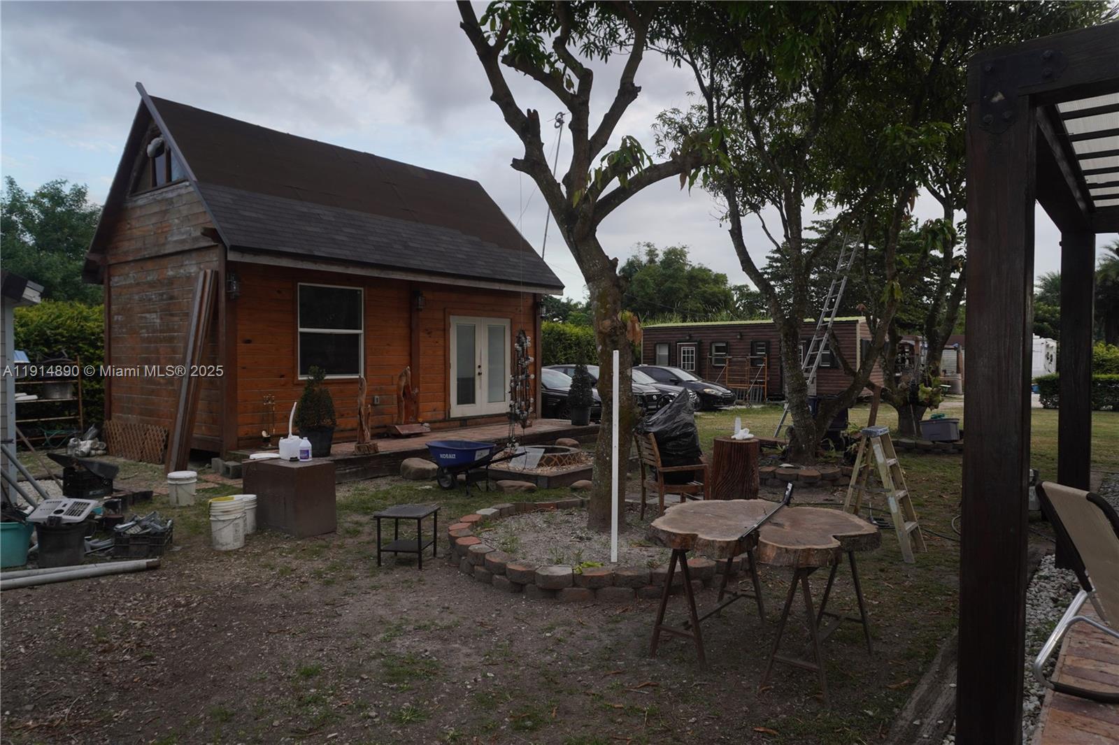 See details / sq. ft. $ 2025-11-16 0 Photo