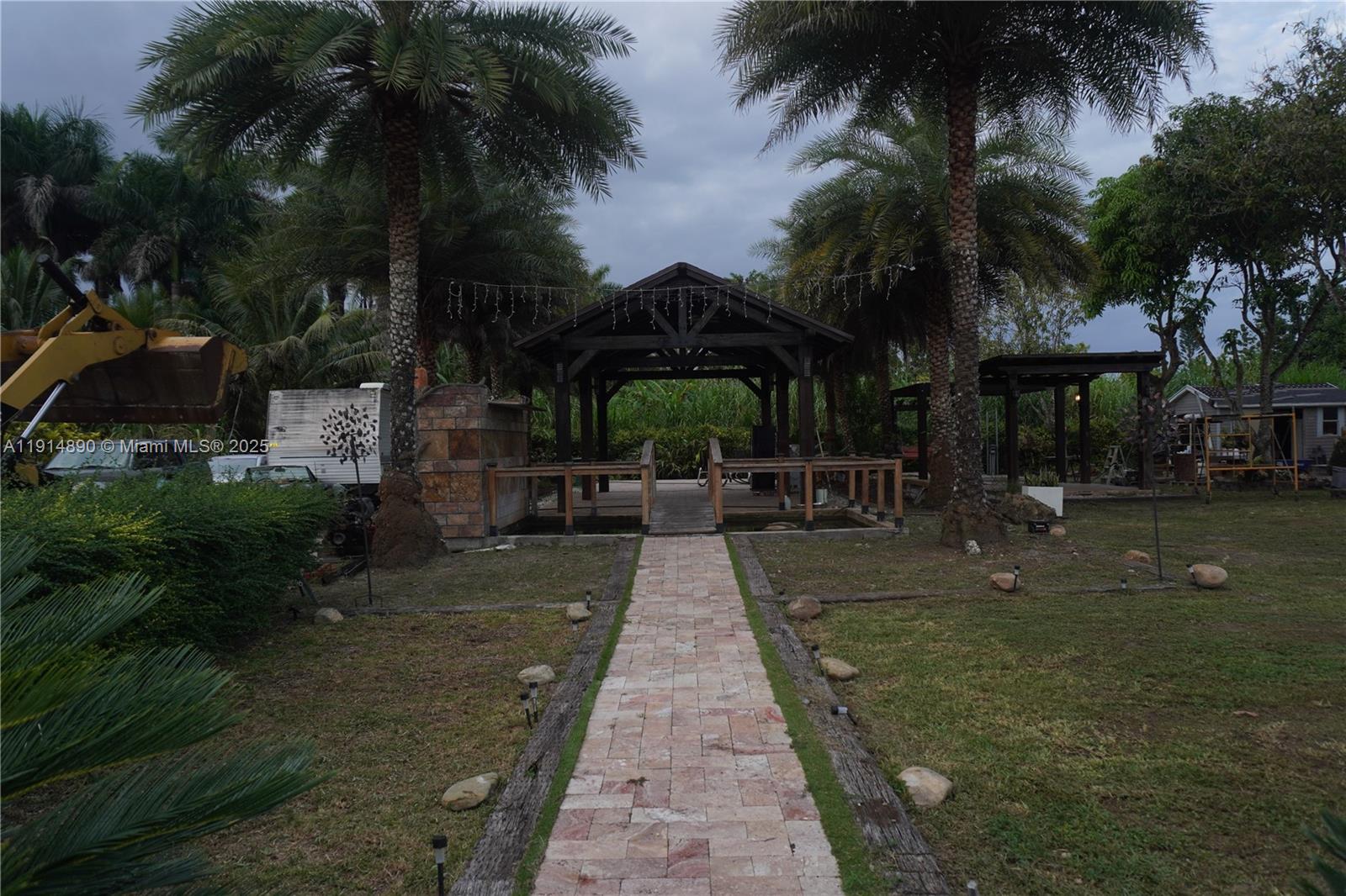 See details / sq. ft. $ 2025-11-16 0 Photo