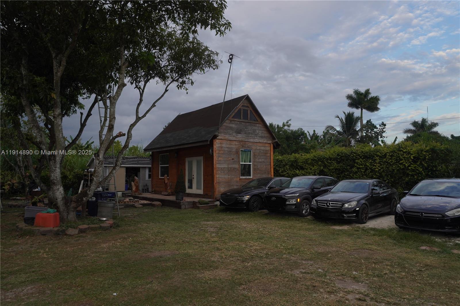 See details / sq. ft. $ 2025-11-16 0 Photo