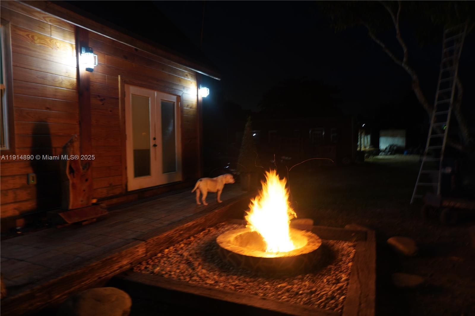 See details / sq. ft. $ 2025-11-16 0 Photo