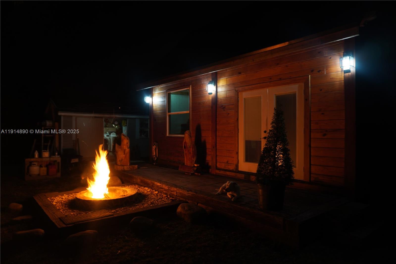 See details / sq. ft. $ 2025-11-16 0 Photo