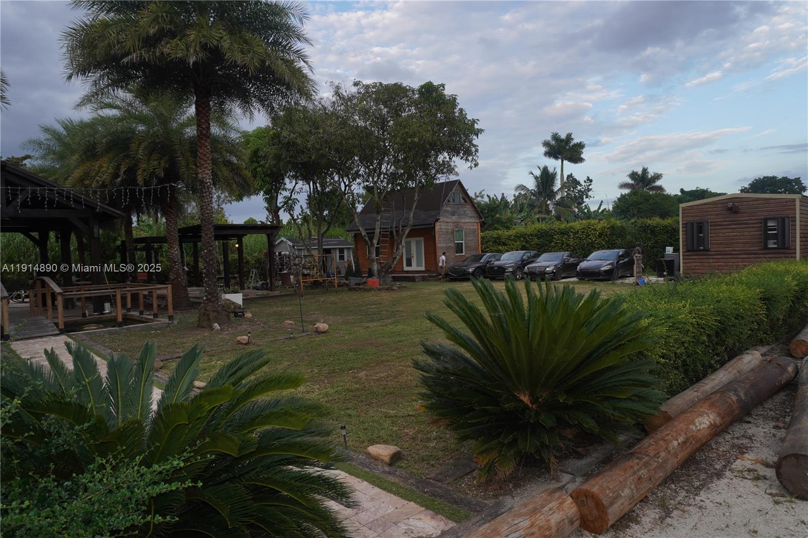 See details / sq. ft. $ 2025-11-16 0 Photo