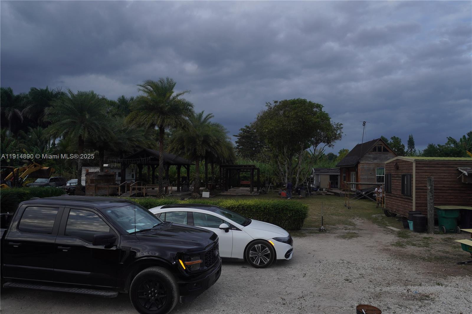 See details / sq. ft. $ 2025-11-16 0 Photo