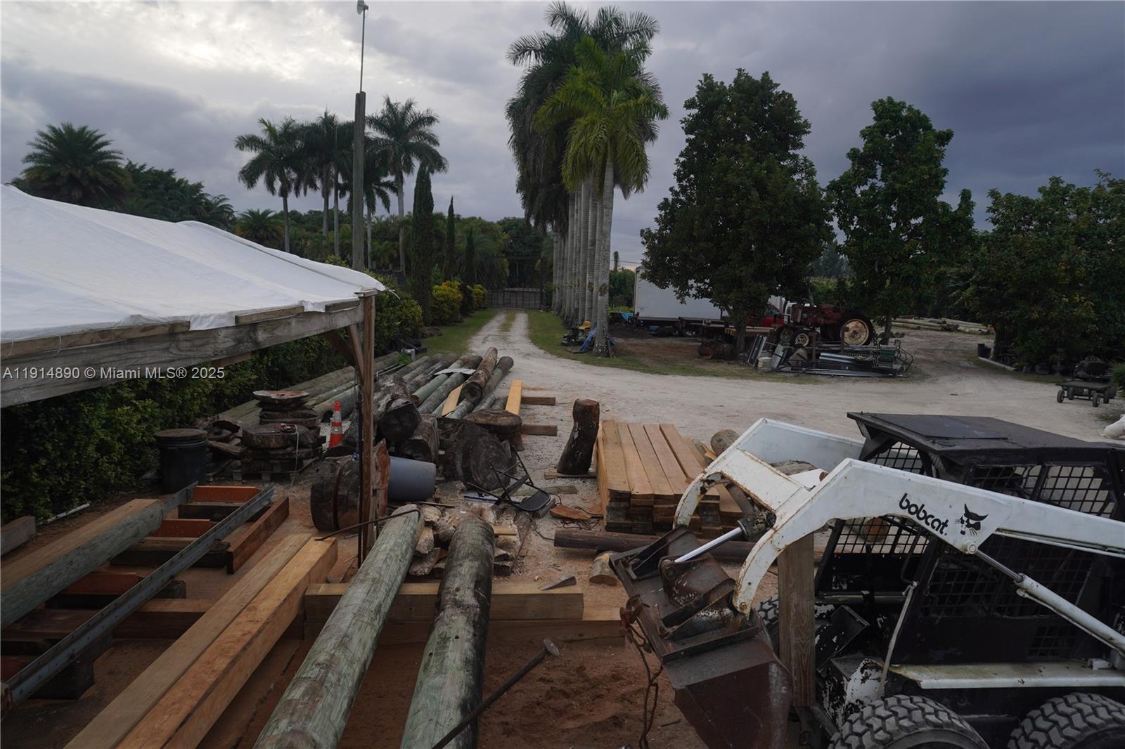 See details / sq. ft. $ 2025-11-16 0 Photo