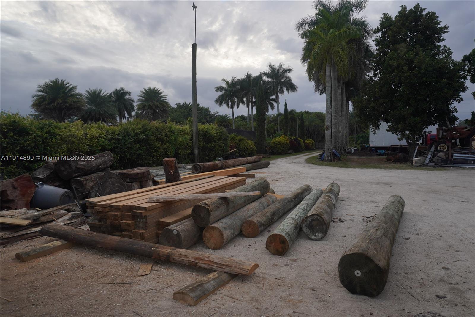 See details / sq. ft. $ 2025-11-16 0 Photo