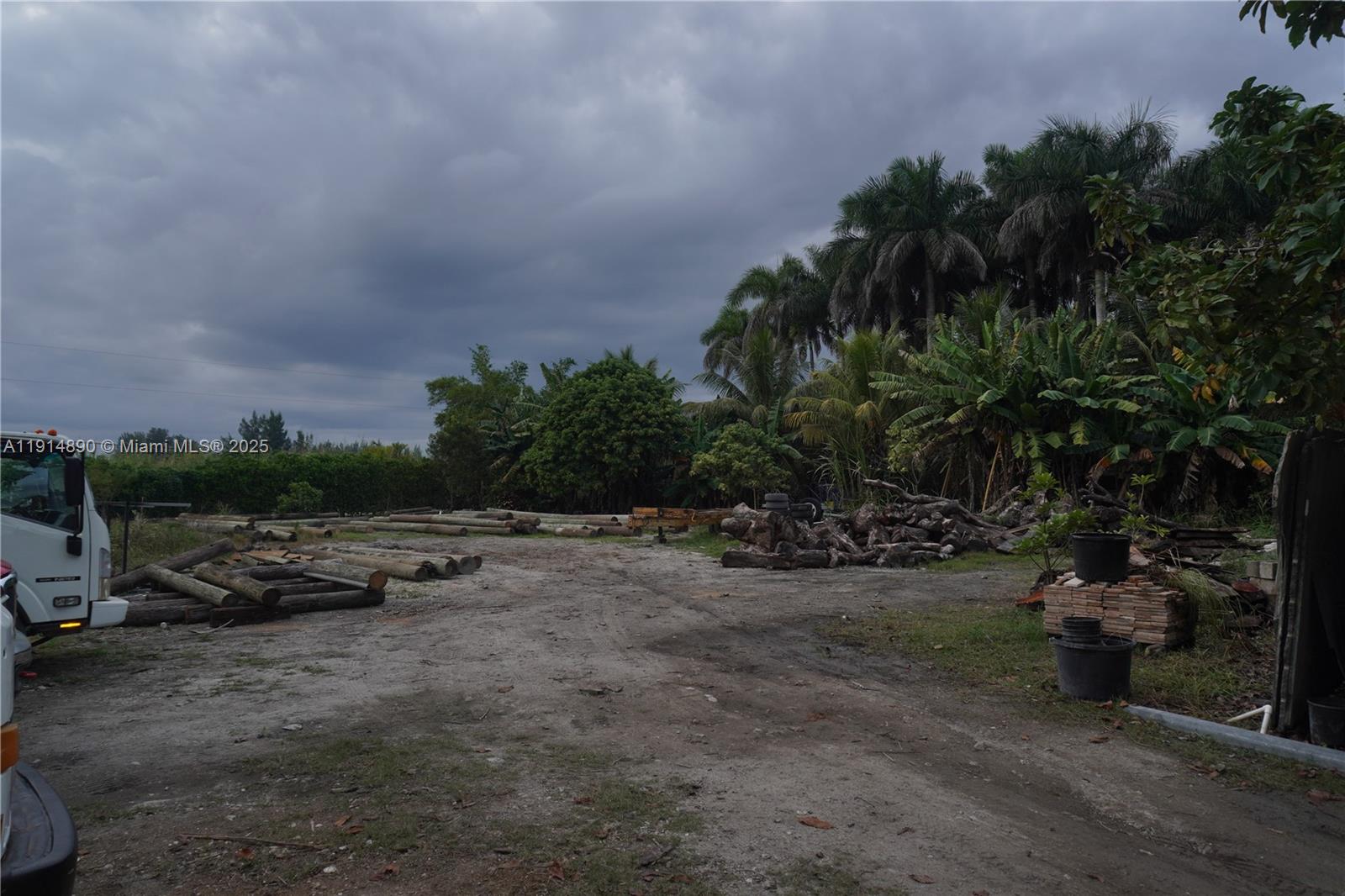 See details / sq. ft. $ 2025-11-16 0 Photo