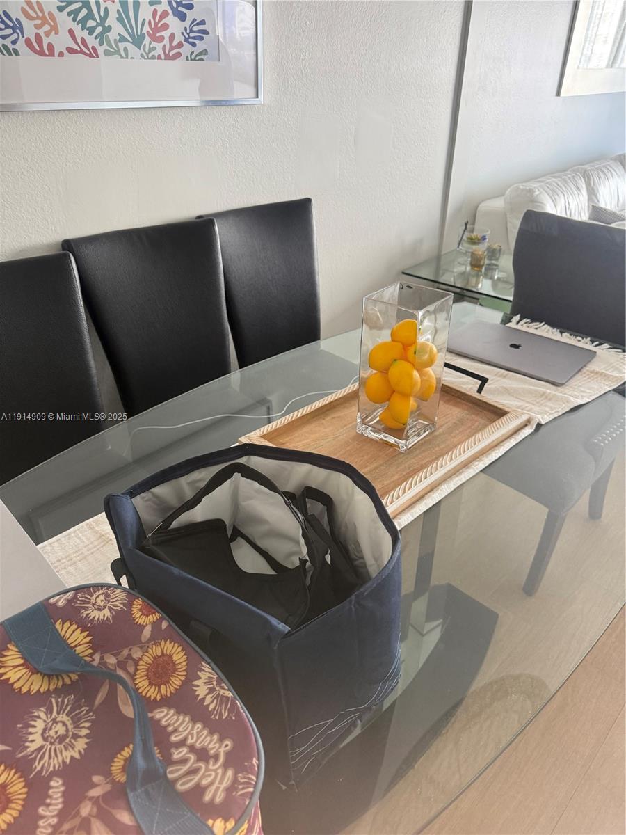 5B 1 / 2 870 sq. ft. $ 2025-11-16 0 foto