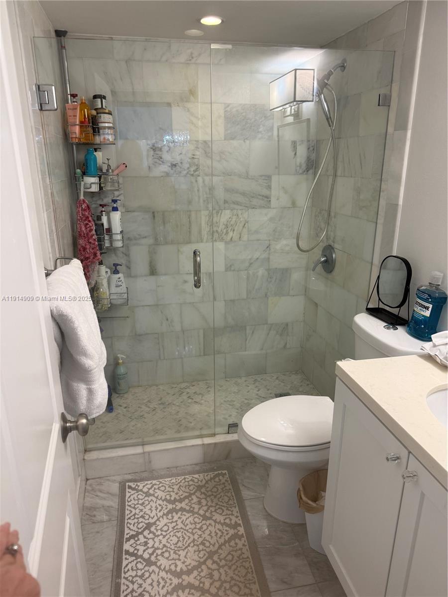 5B 1 / 2 870 sq. ft. $ 2025-11-16 0 foto