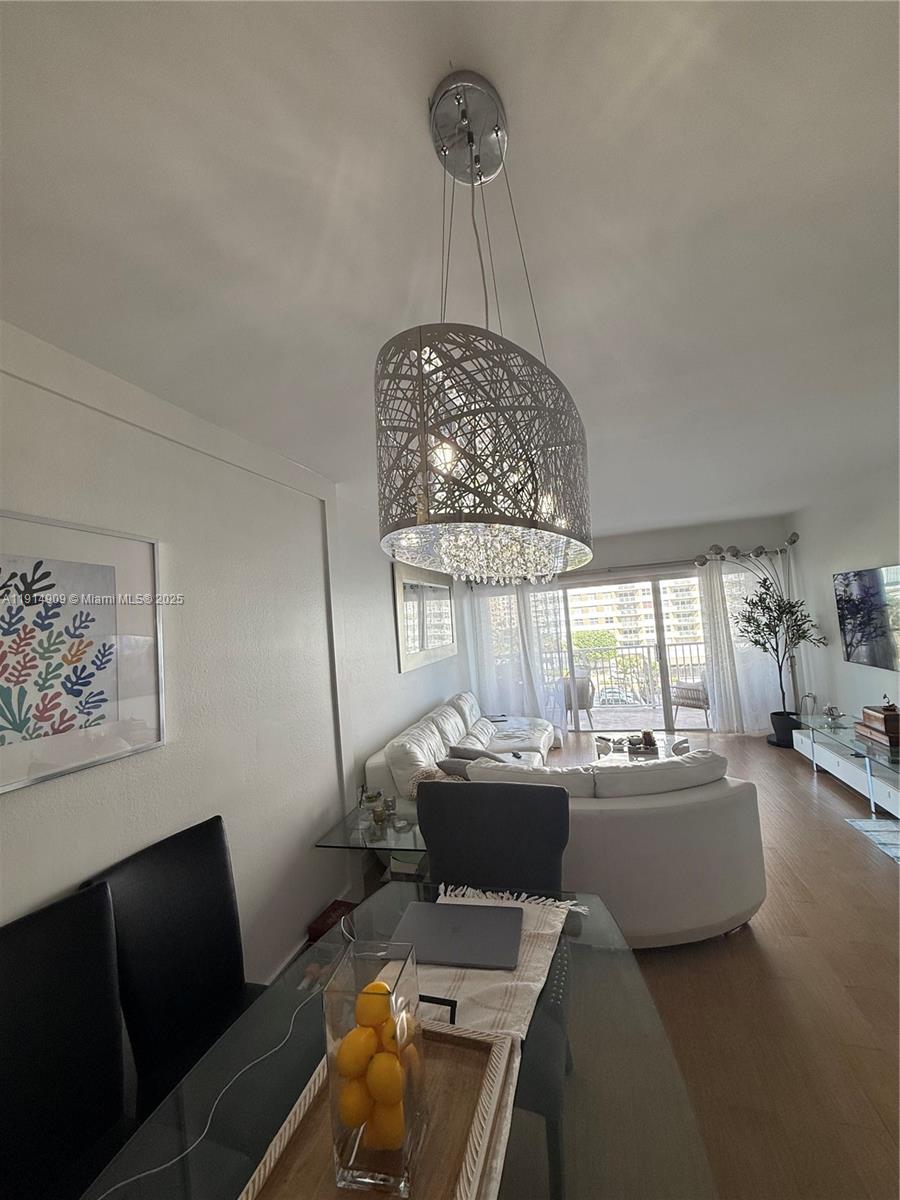 5B 1 / 2 870 sq. ft. $ 2025-11-16 0 foto