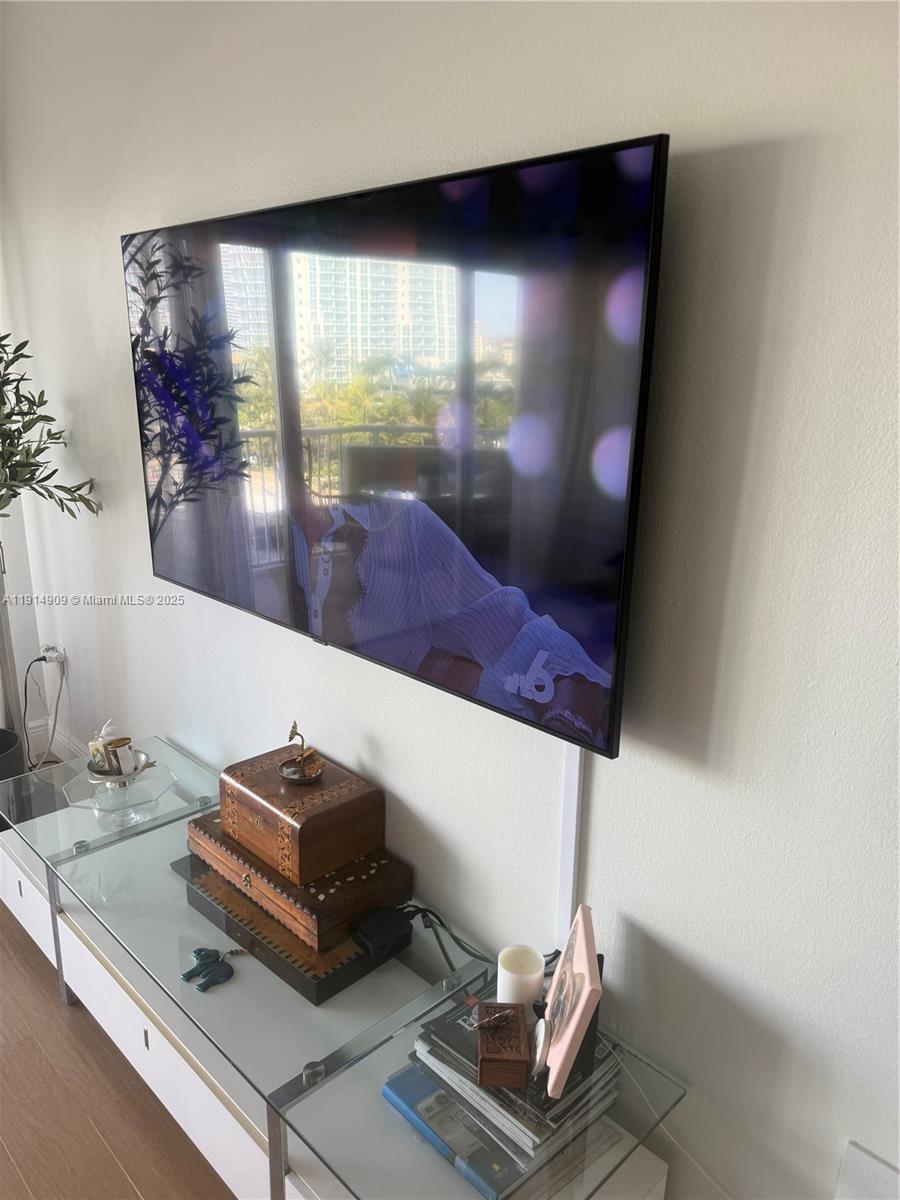 5B 1 / 2 870 sq. ft. $ 2025-11-16 0 foto