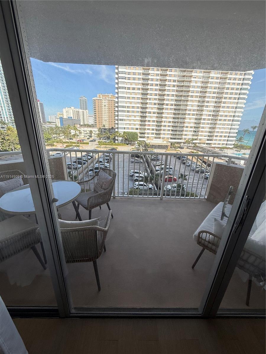 5B 1 / 2 870 sq. ft. $ 2025-11-16 0 foto