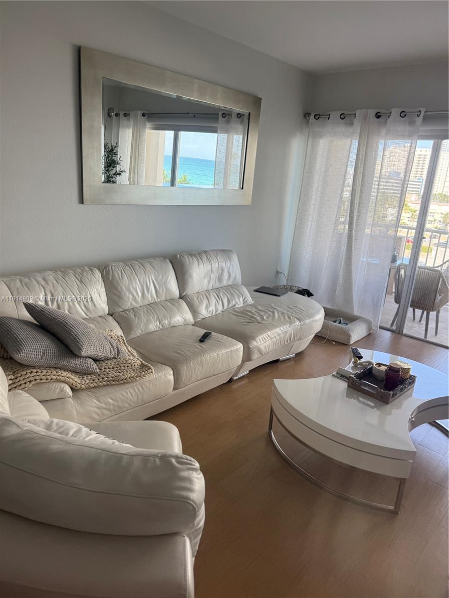 5B 1 / 2 870 sq. ft. $ 2025-11-16 0 foto