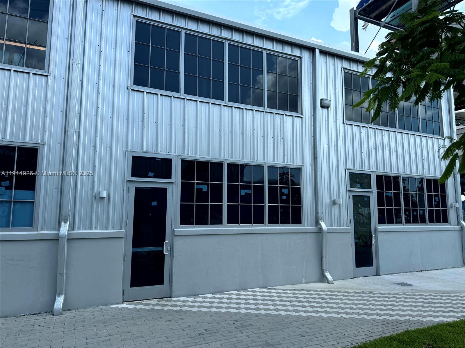 See details / sq. ft. $ 2025-11-16 0 Photo