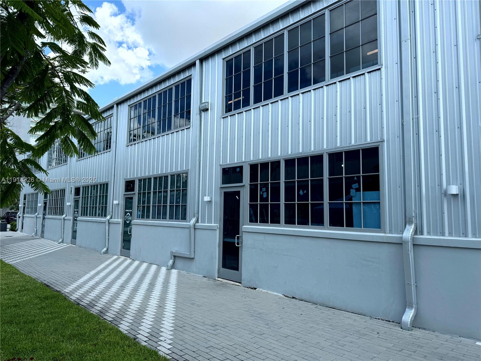 See details / sq. ft. $ 2025-11-16 0 Photo