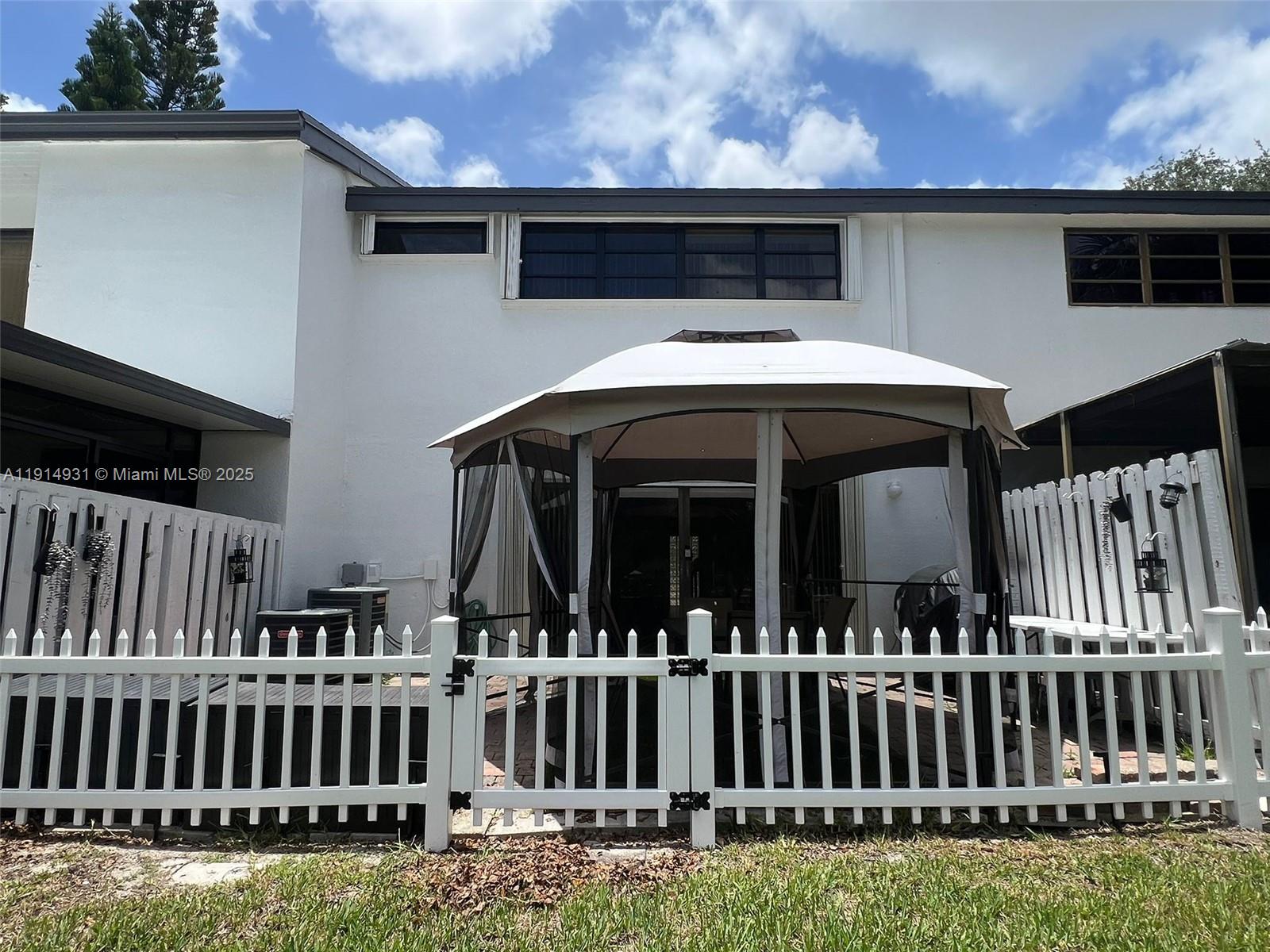 9894 3 / 3 1854 sq. ft. $ 2026-04-23 0 Photo