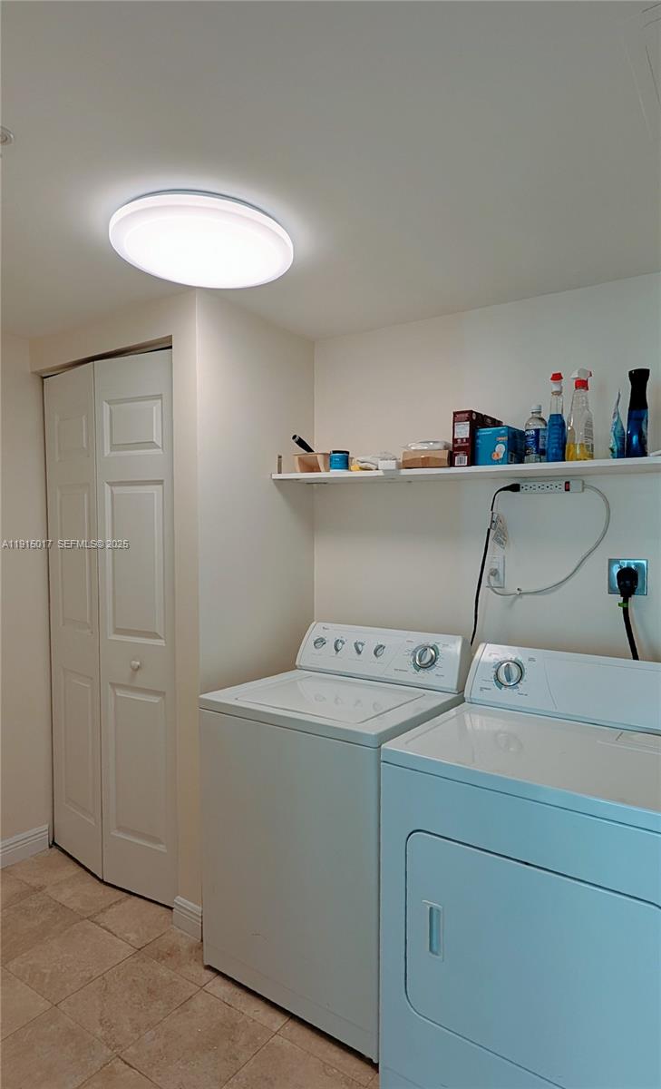 Photo of 1745 Hallandale Beach Blvd #1903W, Hallandale Beach, Florida, 33009 - Laundry