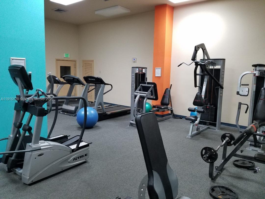 See details 1503 3 / 3 2400 sq. ft. $ 2025-11-17 0 Photo