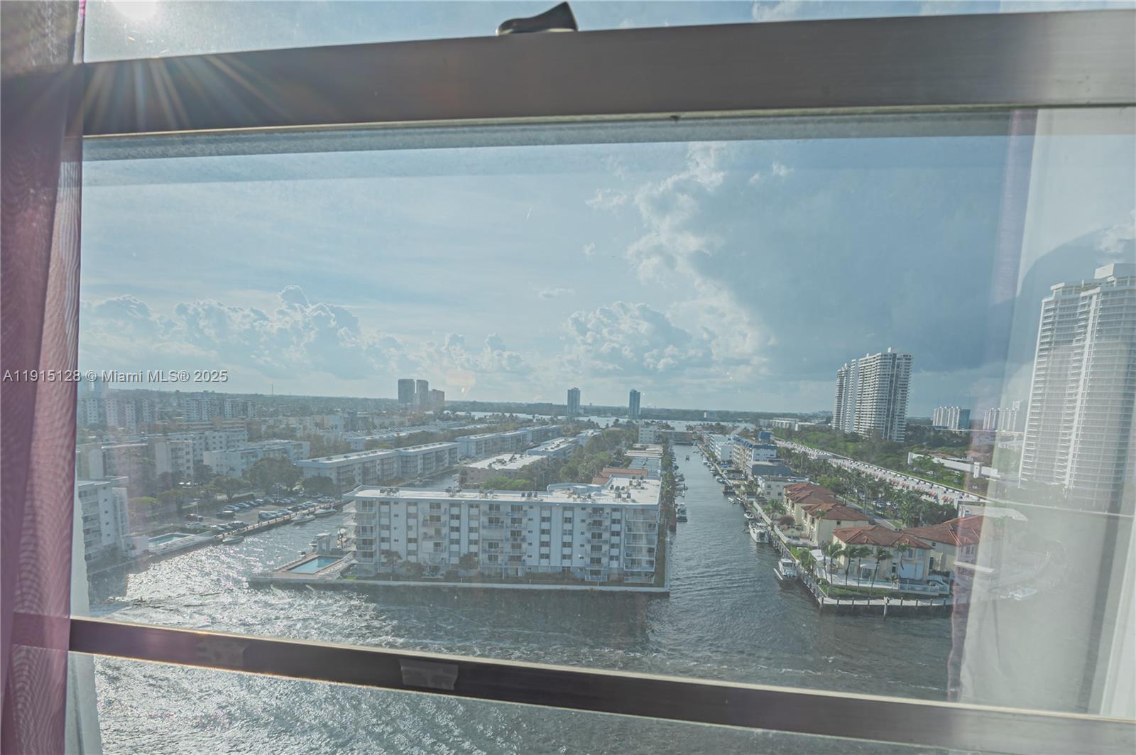 See details 1503 3 / 3 2400 sq. ft. $ 2025-11-17 0 Photo