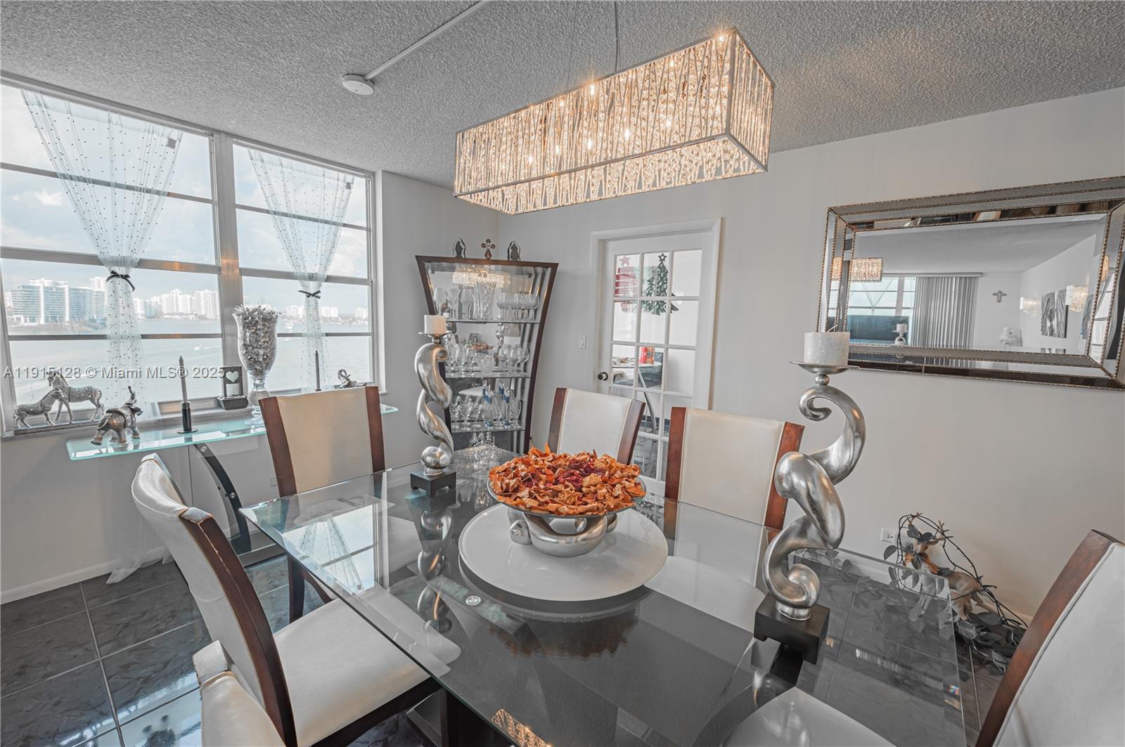 See details 1503 3 / 3 2400 sq. ft. $ 2025-11-17 0 Photo