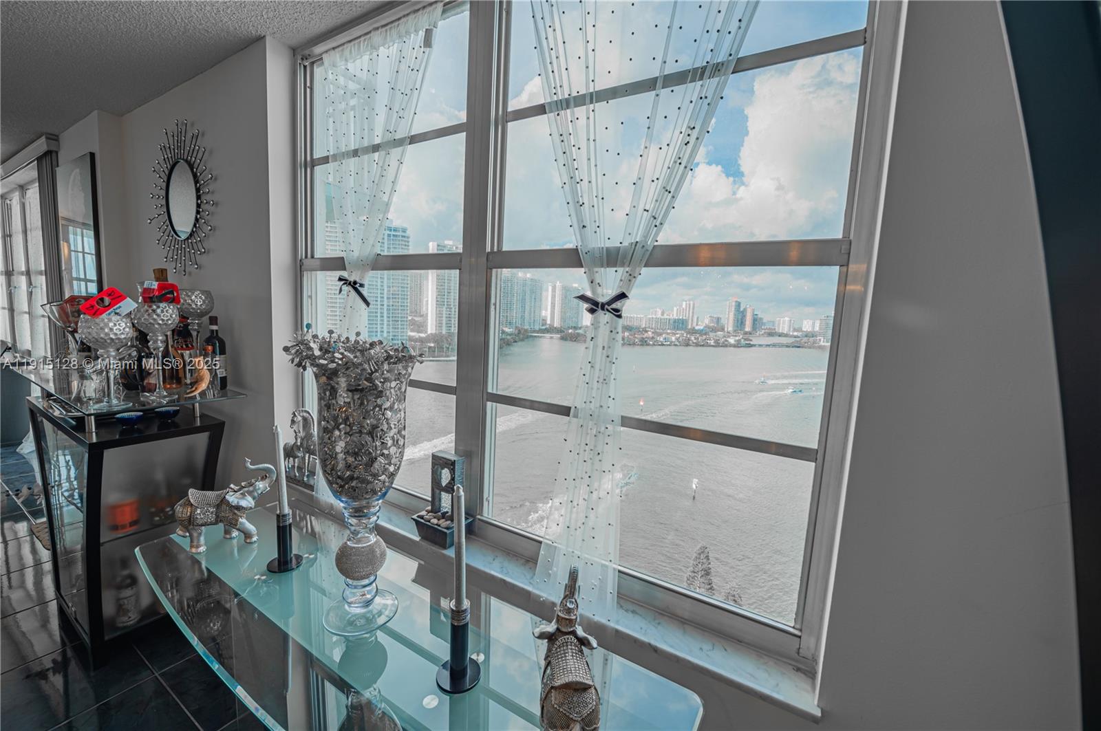 See details 1503 3 / 3 2400 sq. ft. $ 2025-11-17 0 Photo