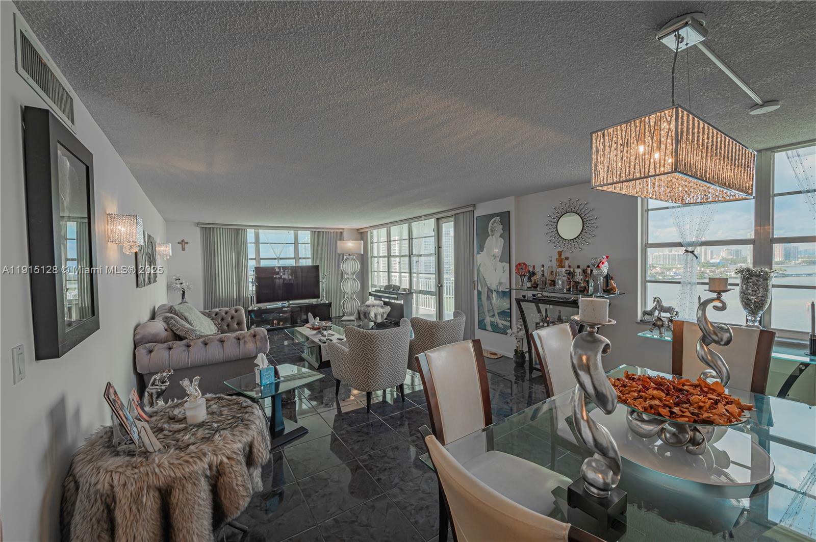 See details 1503 3 / 3 2400 sq. ft. $ 2025-11-17 0 Photo