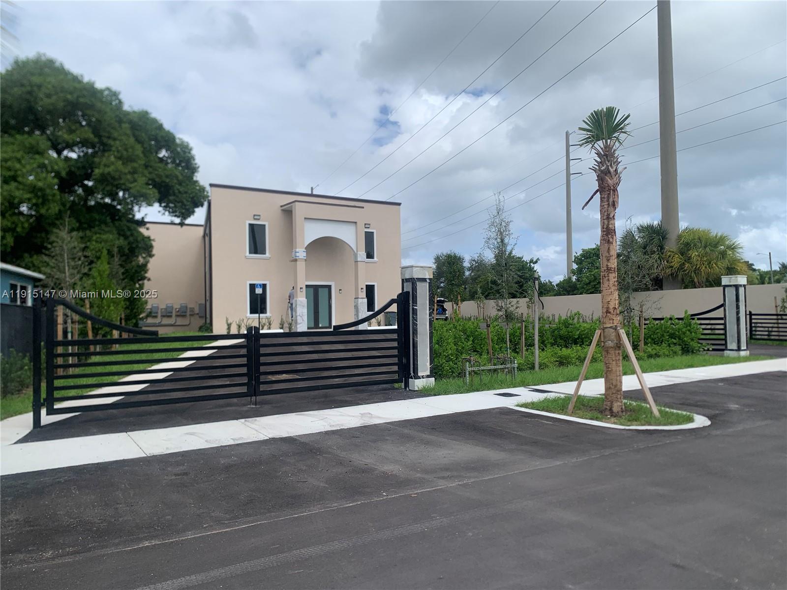   /   sq. ft. $ 2025-11-17 0 Photo