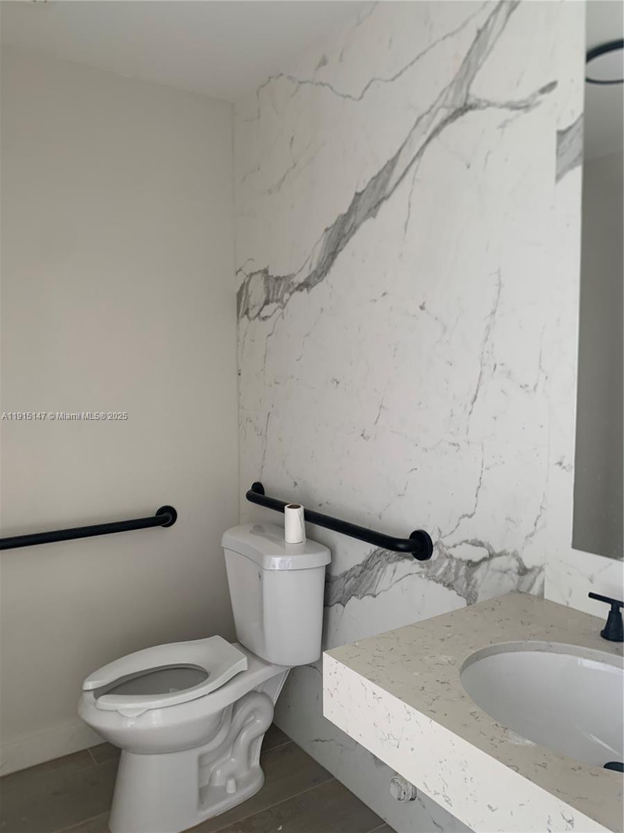   /   sq. ft. $ 2025-11-17 0 Photo