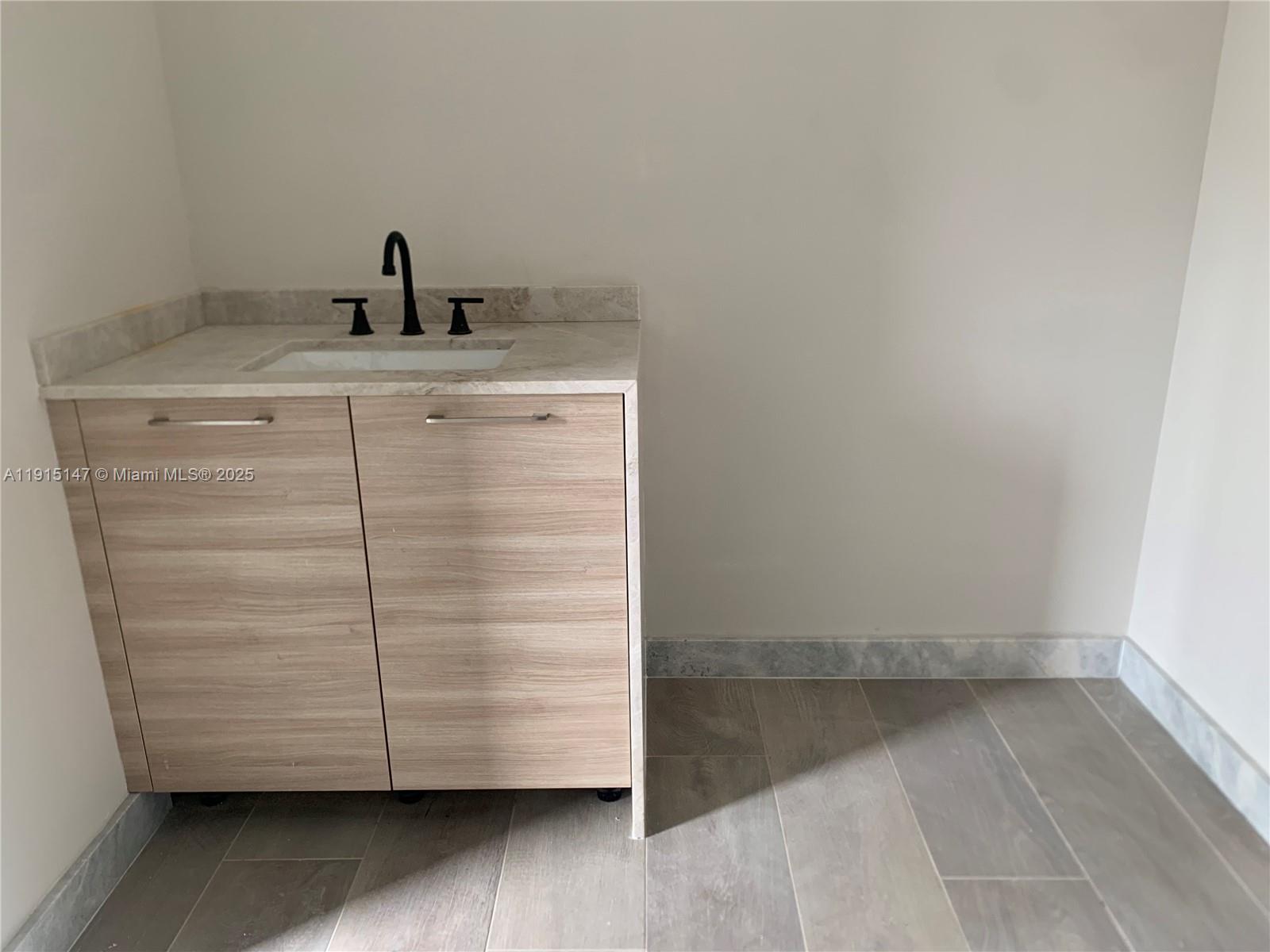   /   sq. ft. $ 2025-11-17 0 Photo