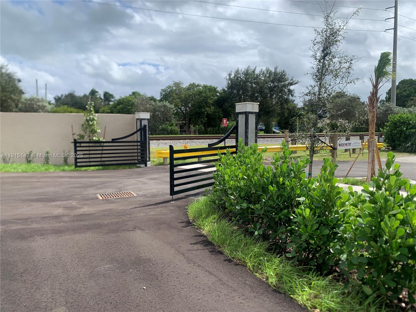   /   sq. ft. $ 2025-11-17 0 Photo