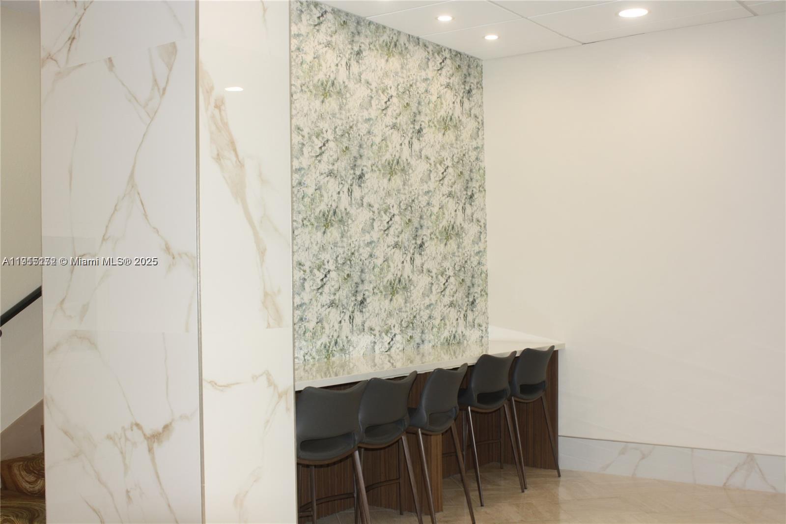 1809 2 / 2 1087 кв.футов $ 2025-11-17 0 Фото