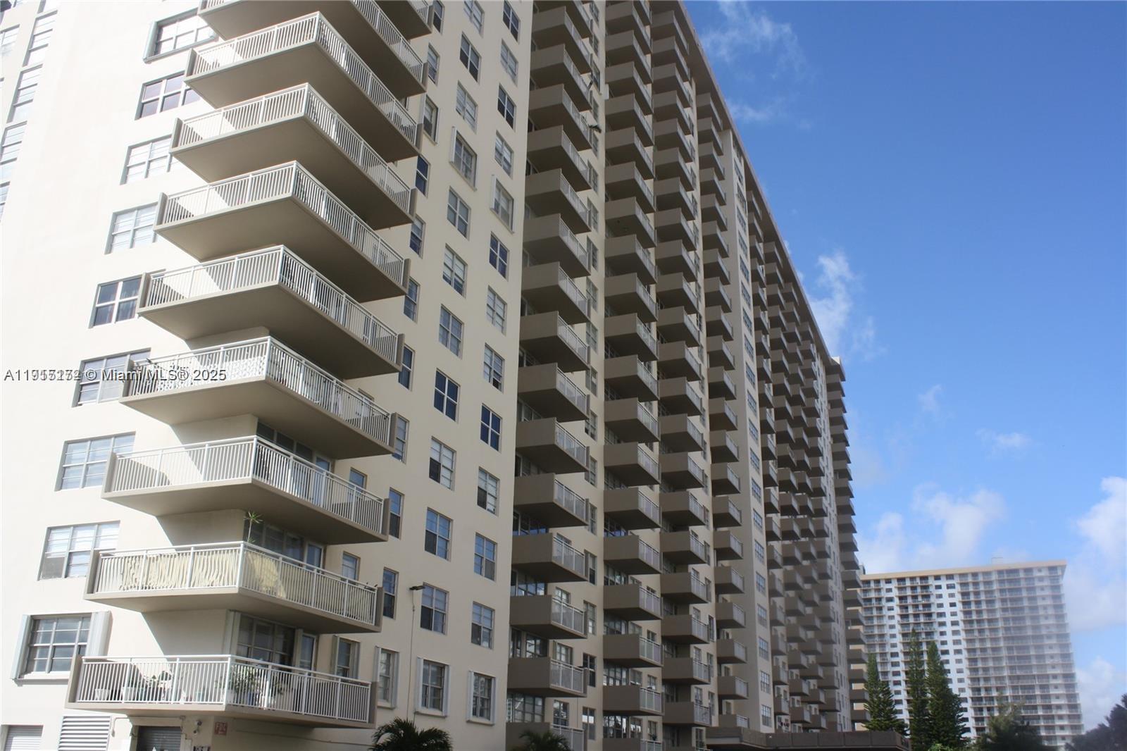 1809 2 / 2 1087 кв.футов $ 2025-11-17 0 Фото