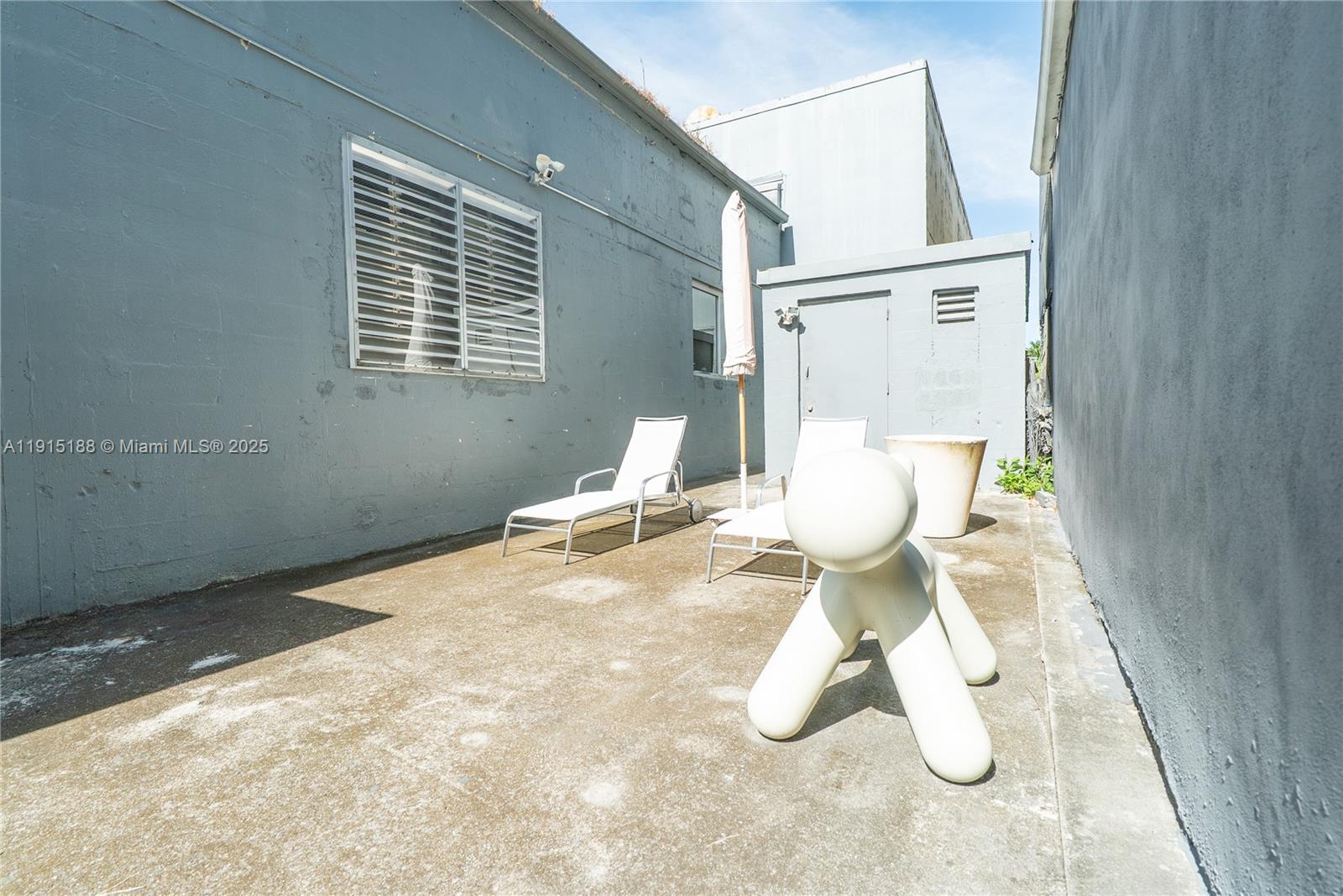 See details / sq. ft. $ 2025-11-17 0 Photo