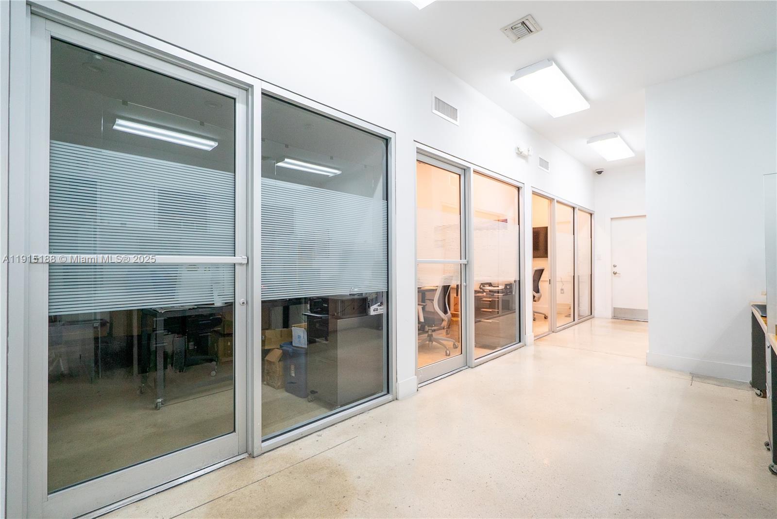 See details / sq. ft. $ 2025-11-17 0 Photo