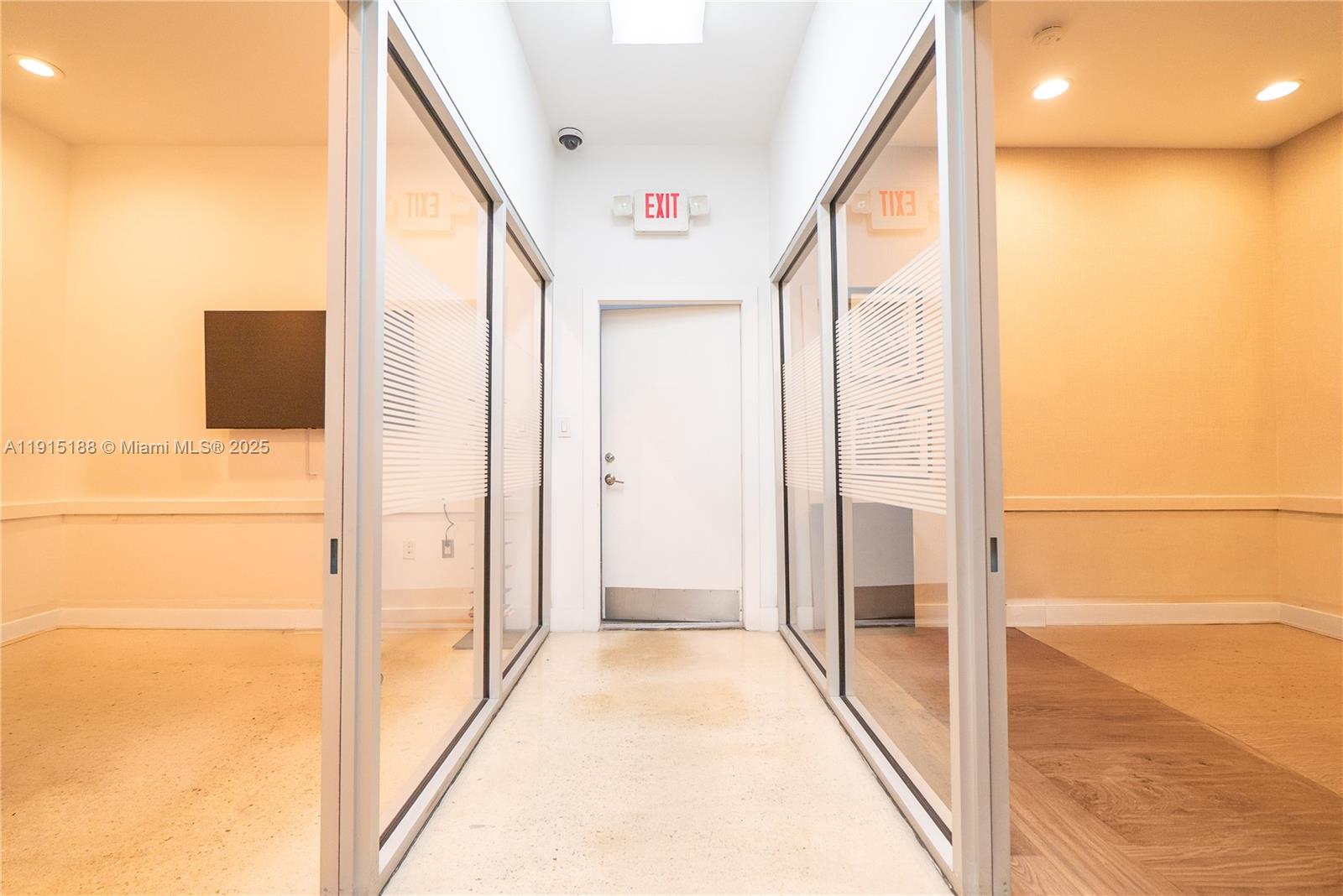 See details / sq. ft. $ 2025-11-17 0 Photo