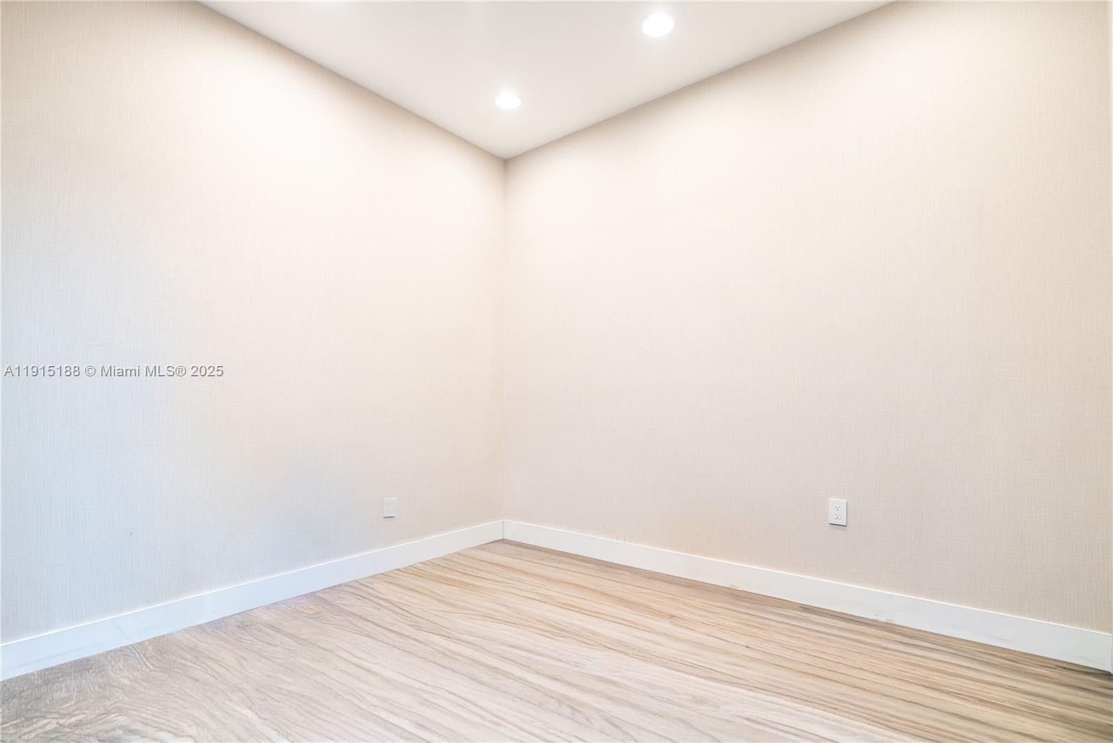 See details / sq. ft. $ 2025-11-17 0 Photo