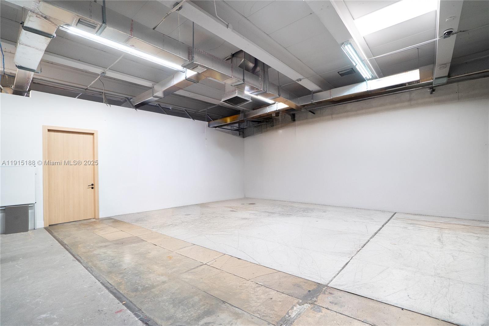 See details / sq. ft. $ 2025-11-17 0 Photo