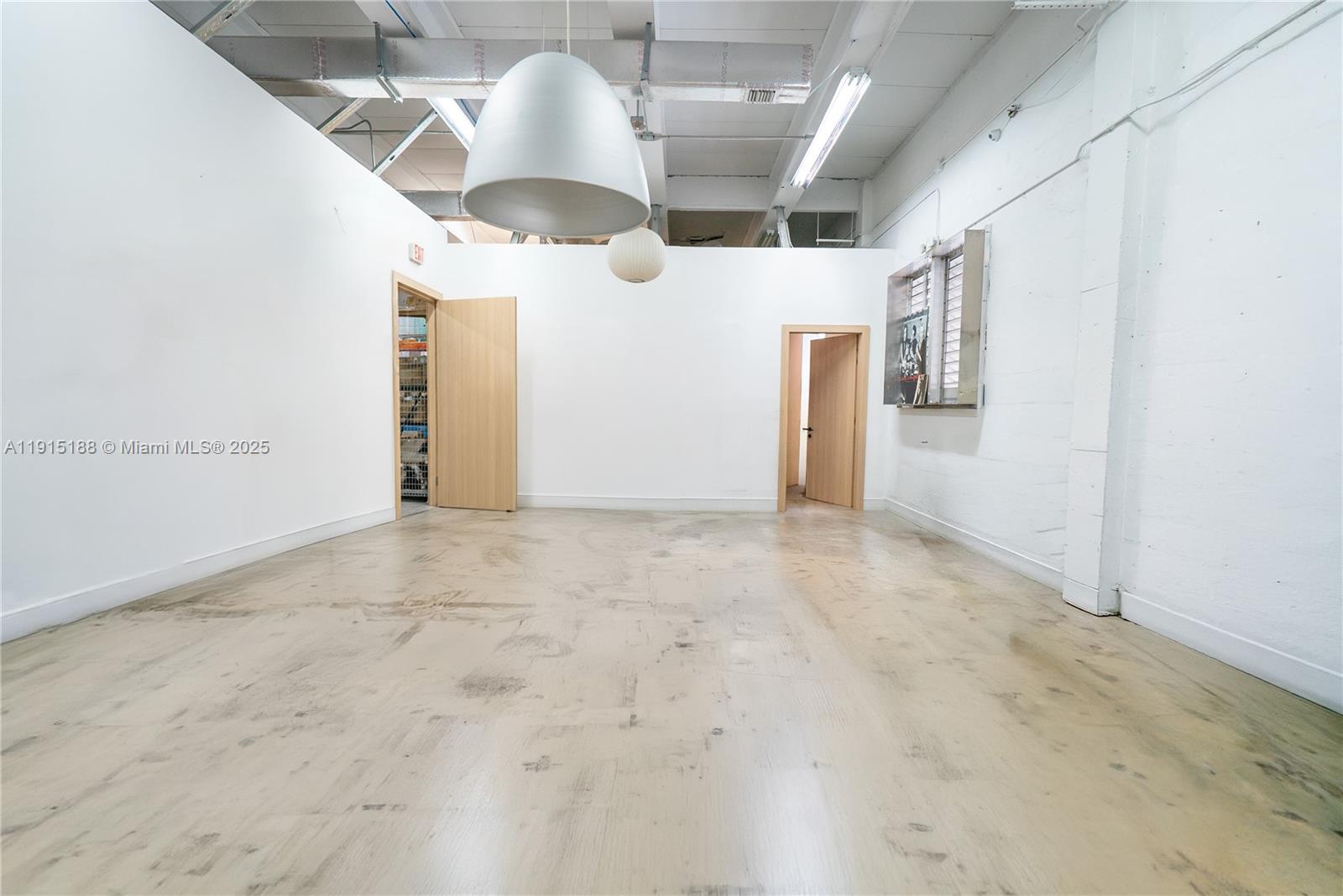 See details / sq. ft. $ 2025-11-17 0 Photo