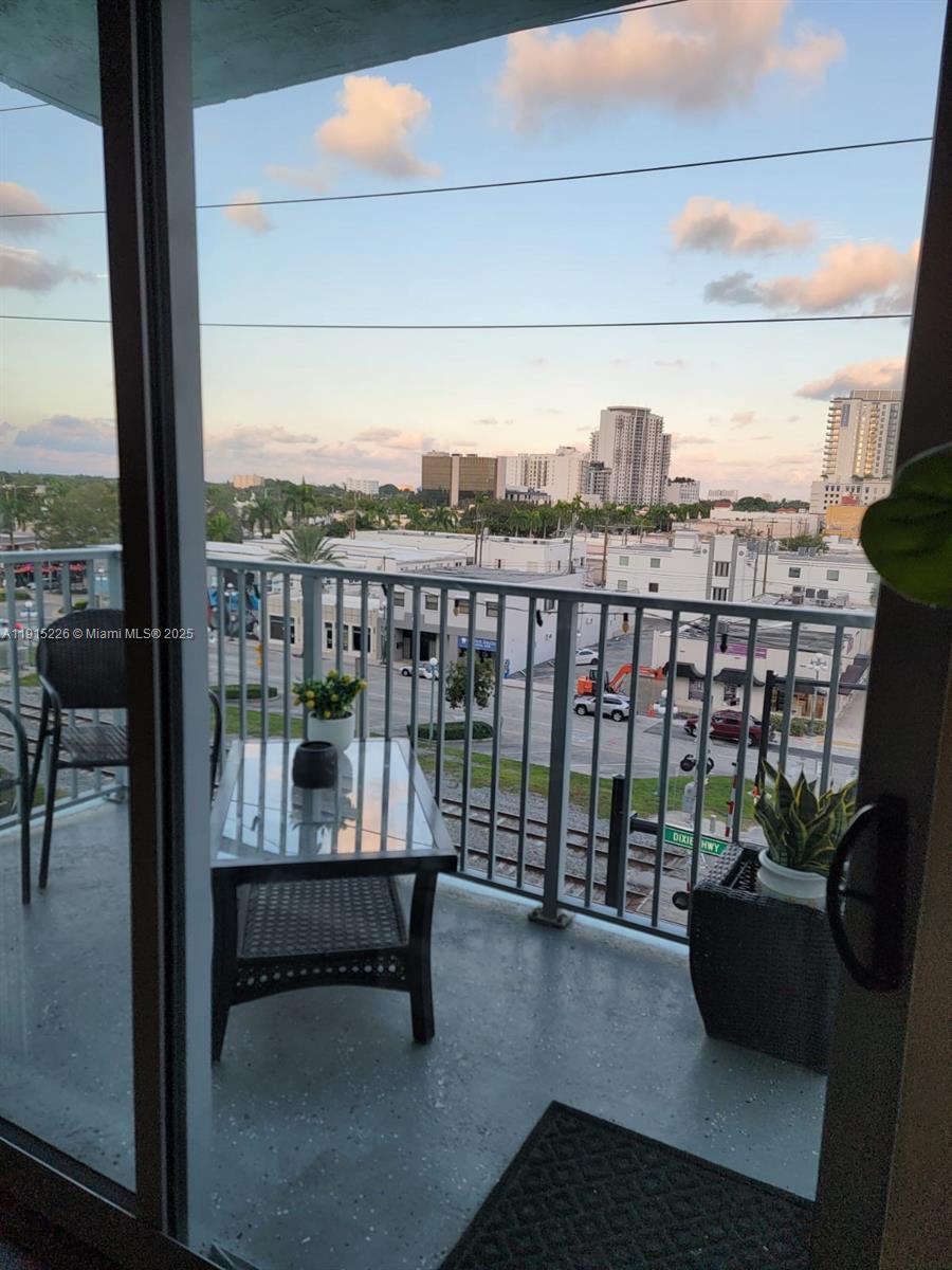 Photo of 140 Dixie Hwy  #423, Hollywood, Florida, 33020 - 