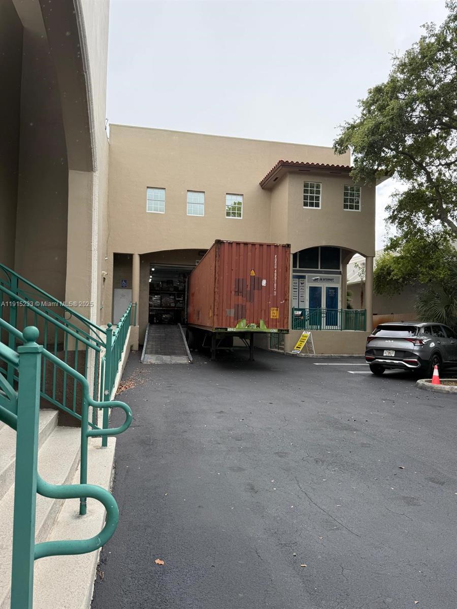 See details 113 / sq. ft. $ 2025-11-17 0 Photo