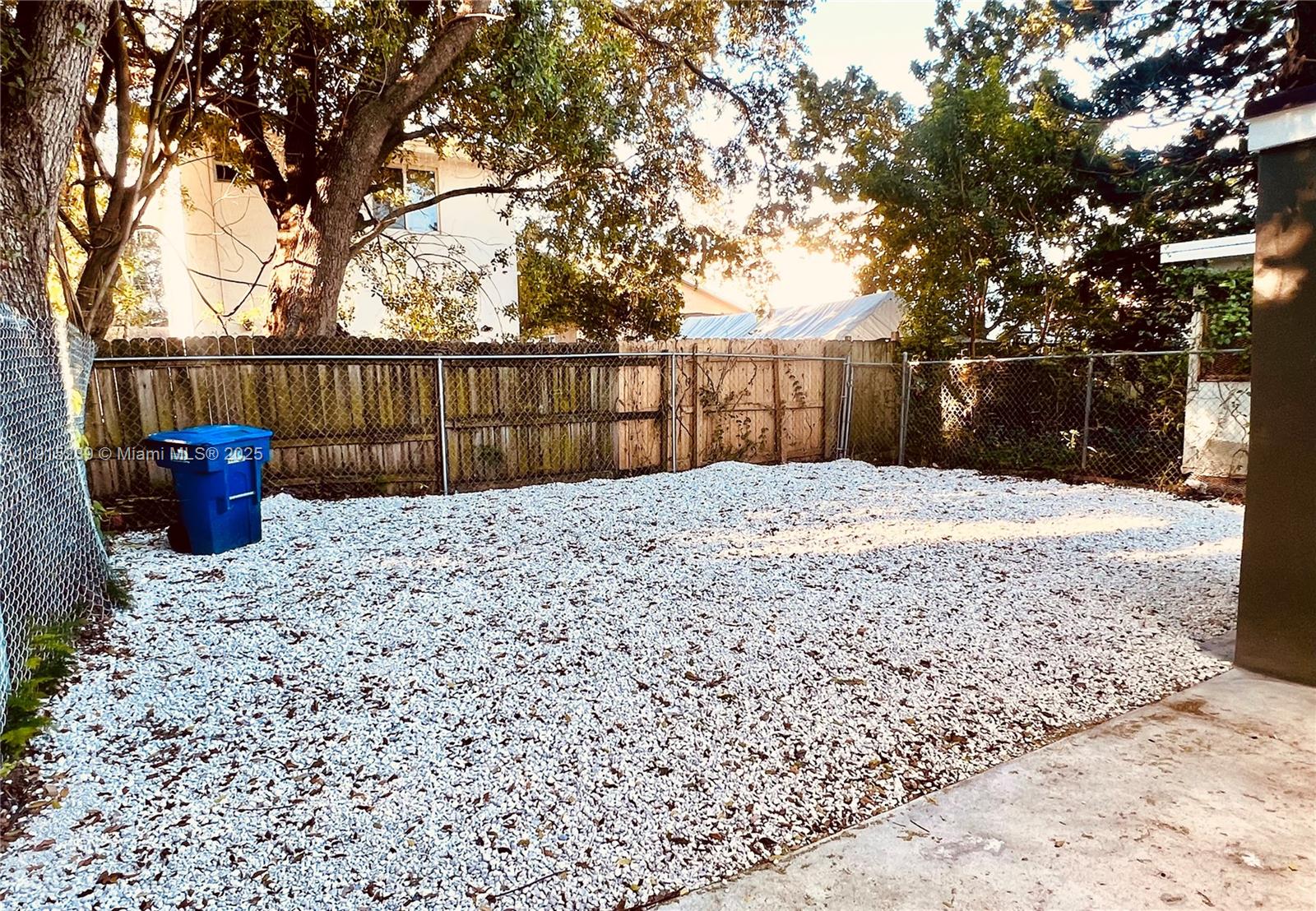 See details / sq. ft. $ 2025-11-17 0 Photo