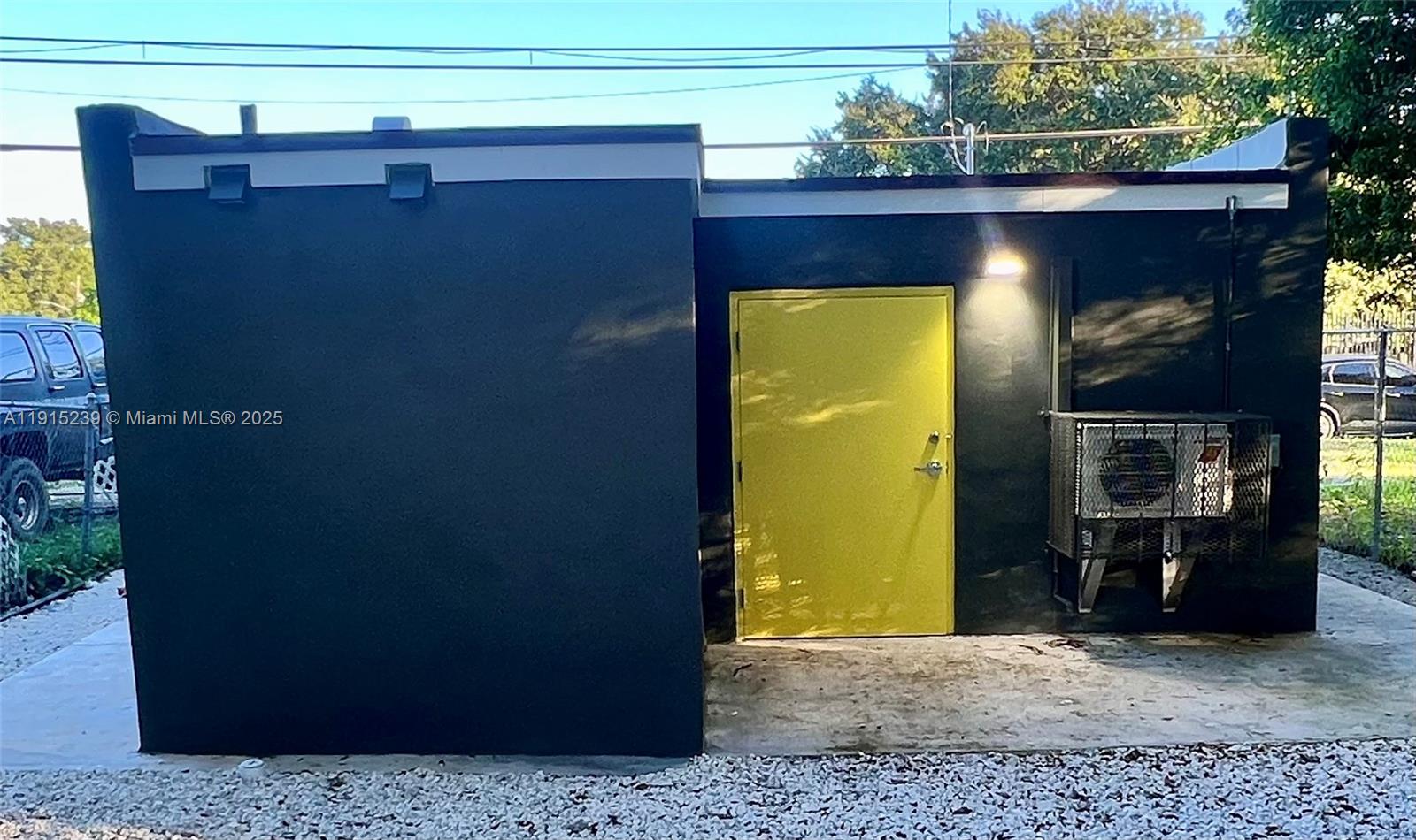 See details / sq. ft. $ 2025-11-17 0 Photo