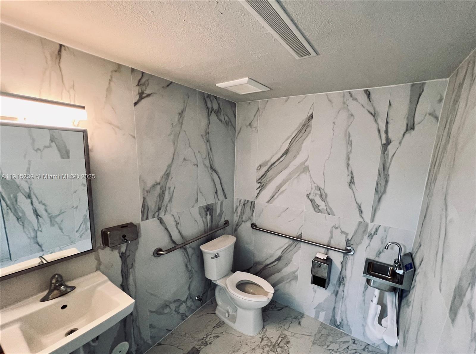 See details / sq. ft. $ 2025-11-17 0 Photo