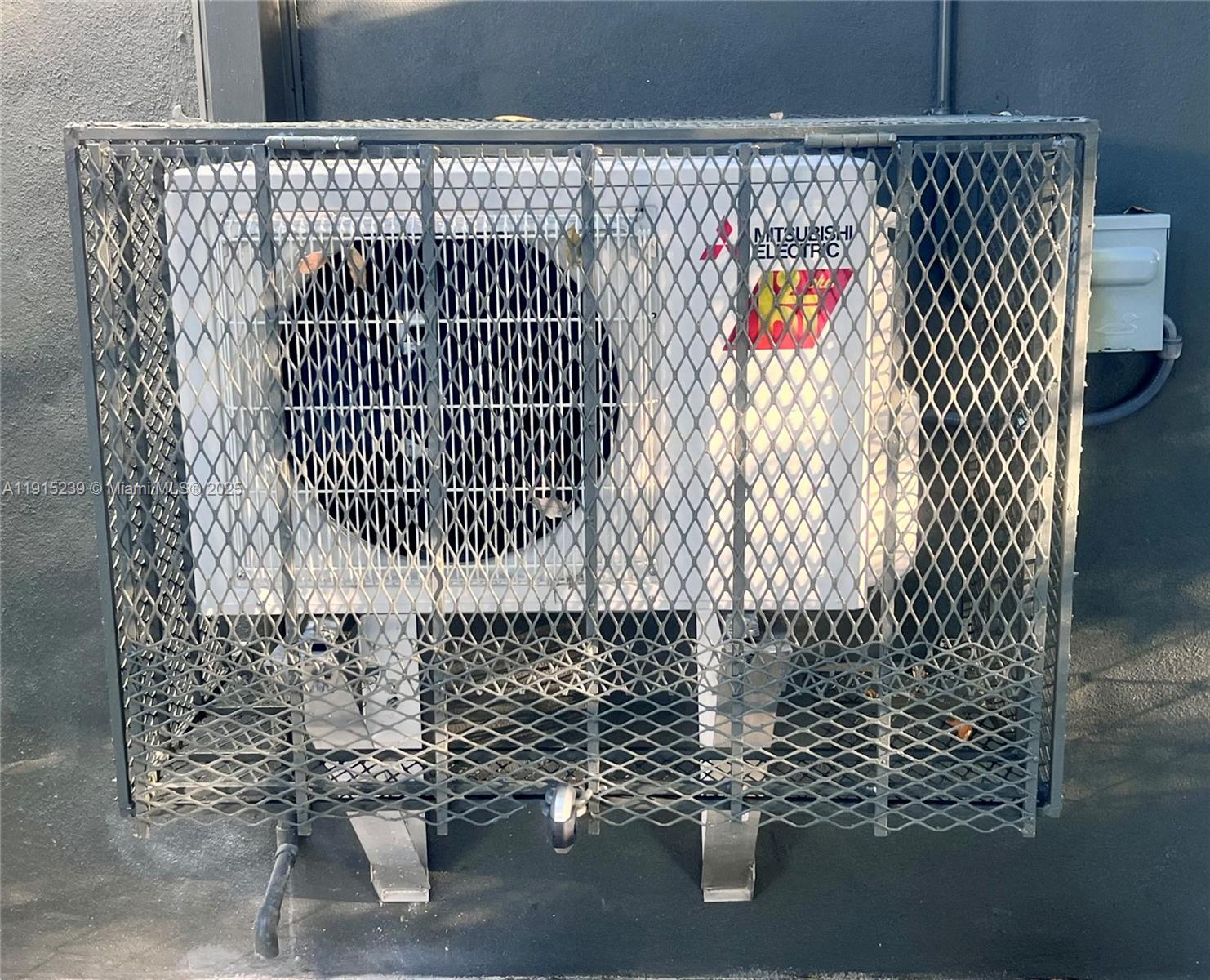 See details / sq. ft. $ 2025-11-17 0 Photo