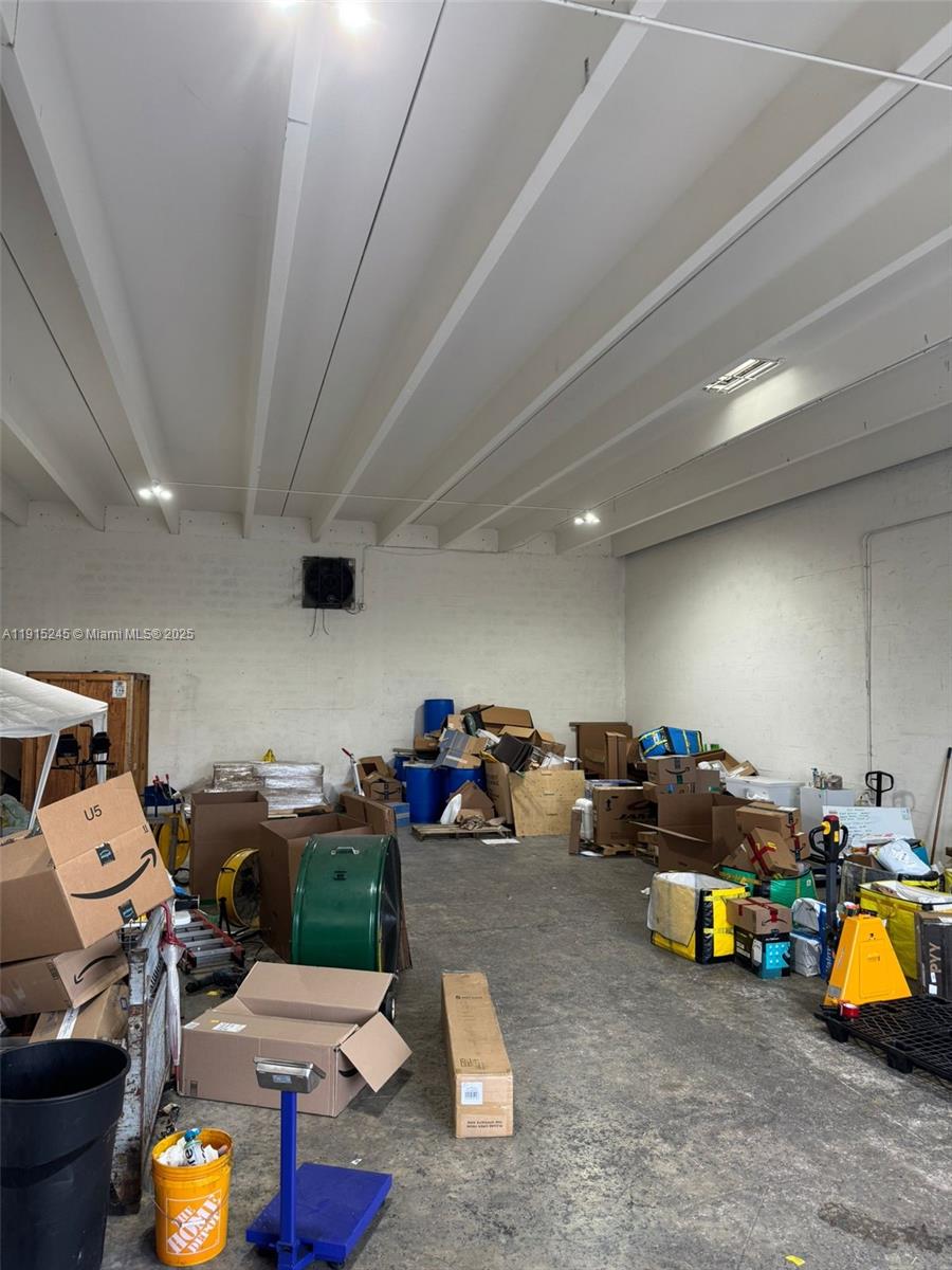 See details 7811 / sq. ft. $ 2025-11-17 0 Photo