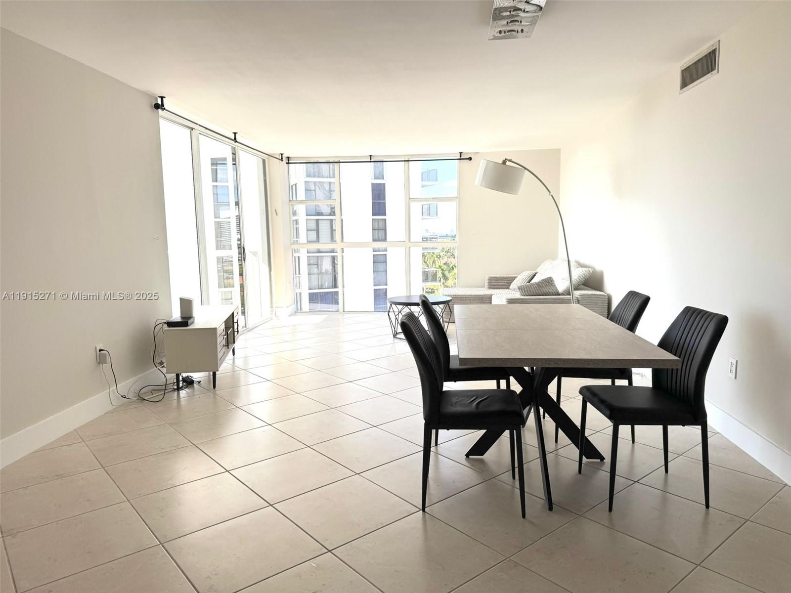 Photo of 3731 Country Club Dr  #928, Aventura, Florida, 33180 - 